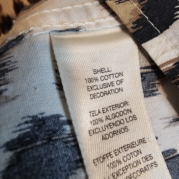 Chico's Women's Animal Print Long Sleeve V-Neck Button Up Top Size Large 16 / 18 - Picture 11 of 13